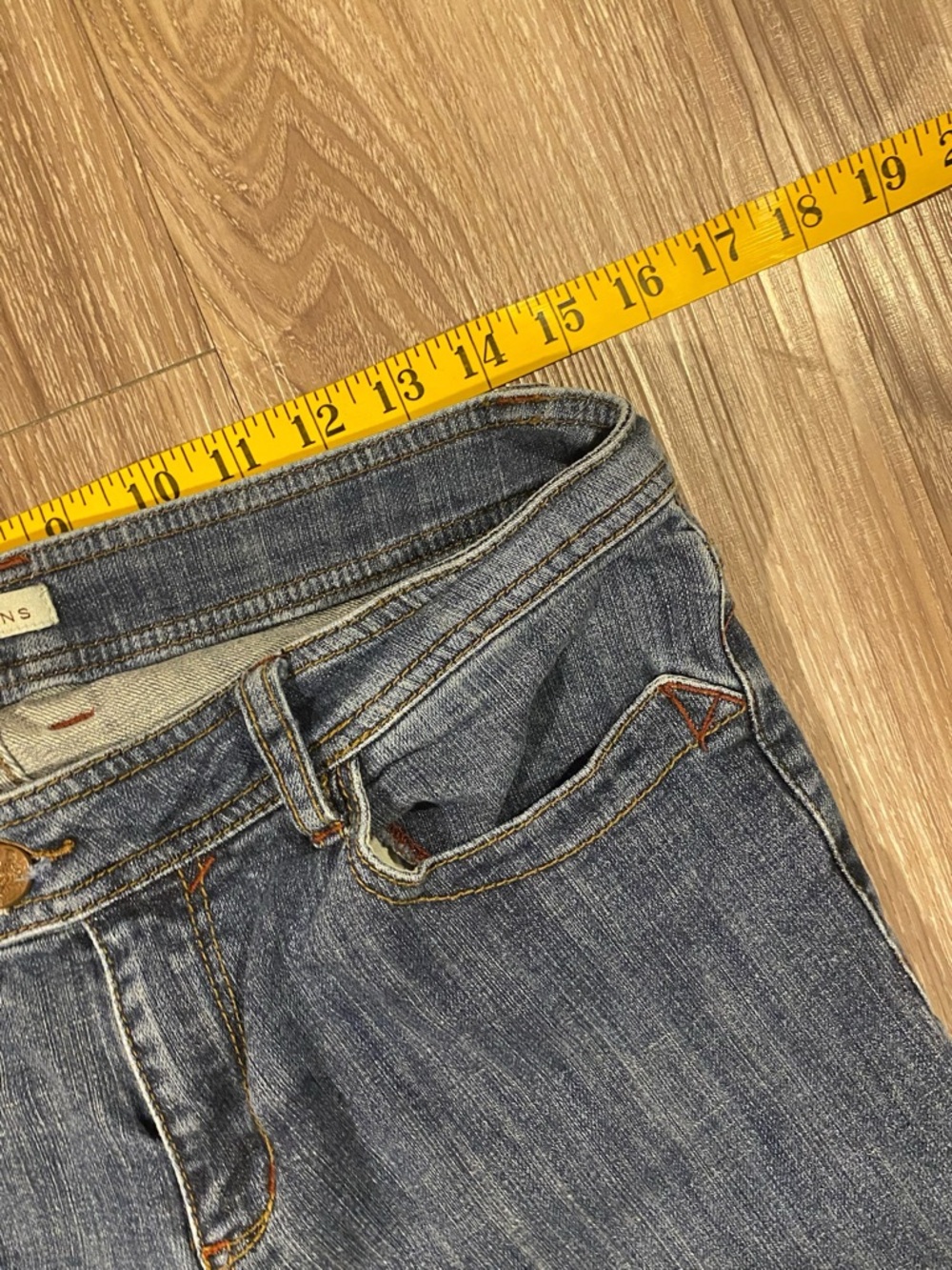 CAbi Women's Blue Flare Jeans Size 6 Low Rise - Picture 4 of 6